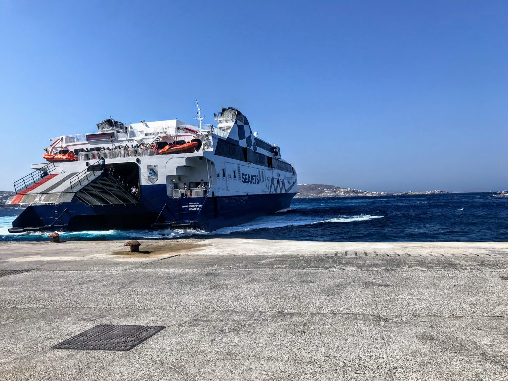 Ferry Mykonos - Santorini